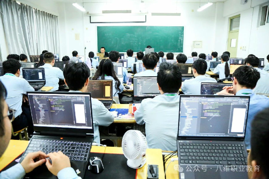 天津人工智能培訓機構哪個口碑好推薦八維職業學校的理由