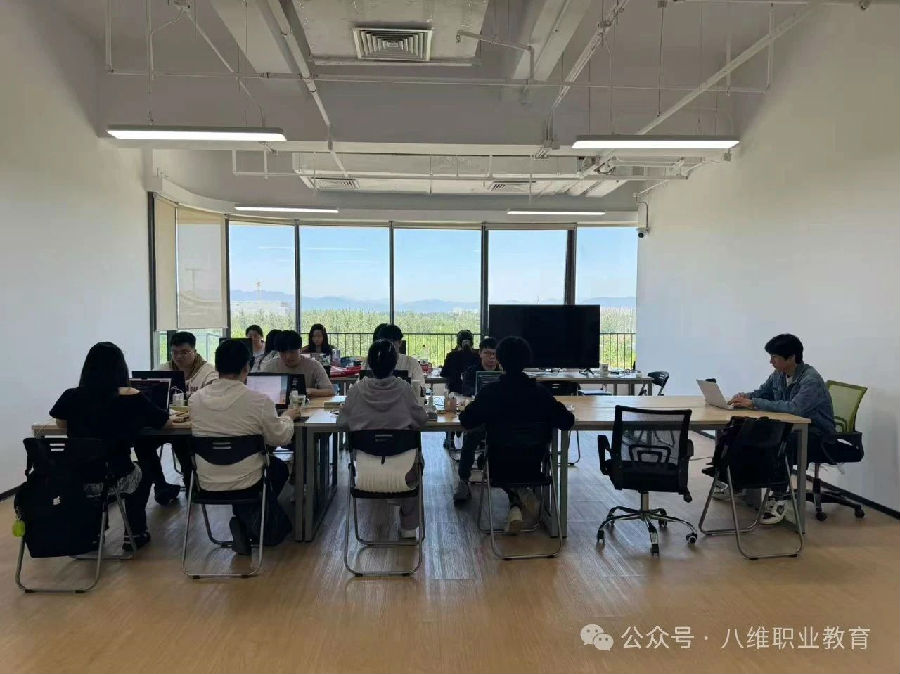 八維職業學校國際新媒體最近就業喜報來襲