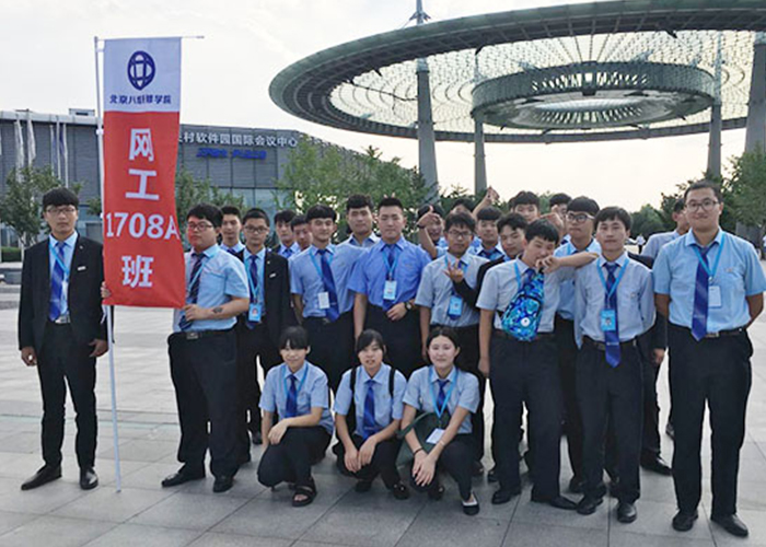 八維培訓(xùn)學(xué)校學(xué)子校園學(xué)習(xí)生活