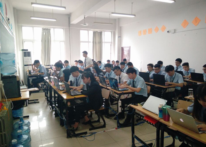 八維培訓(xùn)學(xué)校學(xué)子校園學(xué)習(xí)生活