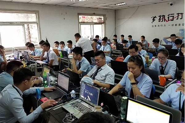 八維職業(yè)學(xué)校網(wǎng)絡(luò)工程專業(yè)學(xué)子學(xué)習(xí)生活風(fēng)采