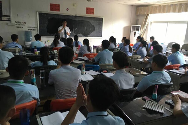 八維職業學校網絡工程專業學子學習生活風采