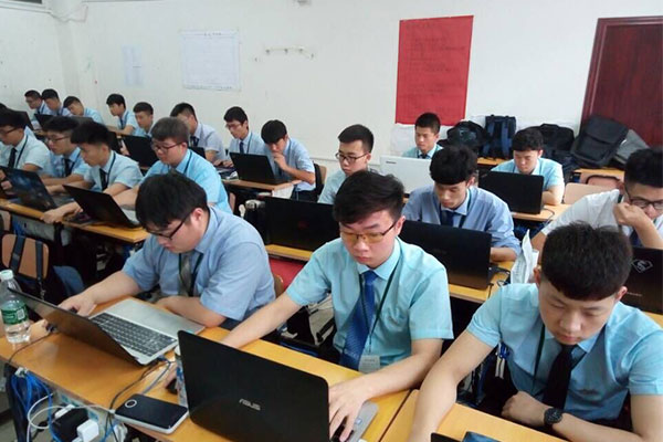 八維職業(yè)學(xué)校網(wǎng)絡(luò)工程專業(yè)學(xué)子學(xué)習(xí)生活風(fēng)采